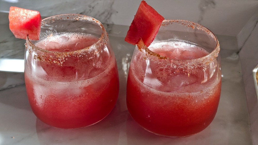 00100lrPORTRAIT_00100_BURST20200509181911843_COVER