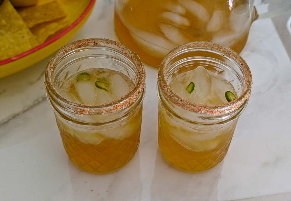 00100lrPORTRAIT_00100_BURST20200510152153512_COVER