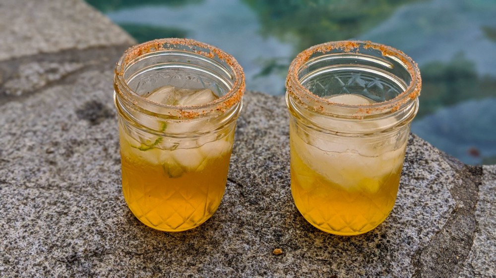 00100lrPORTRAIT_00100_BURST20200510152515330_COVER