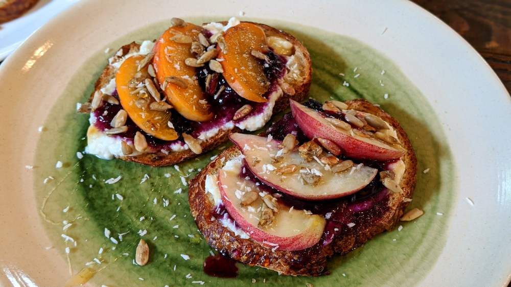 00100lrPORTRAIT_00100_BURST20200517105800427_COVER