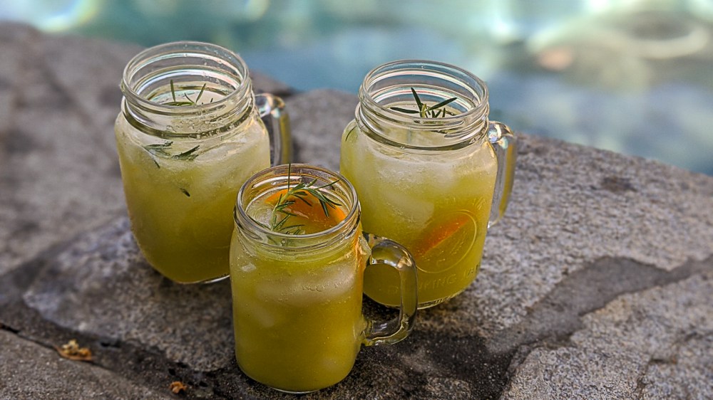 00100lrPORTRAIT_00100_BURST20200524160140031_COVER